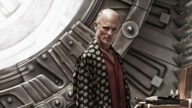 Ed Harris Engineers a Mysterious Leader in ‘Snowpiercer’ – 3 Photos
