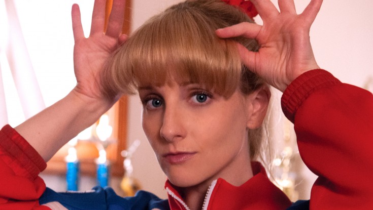 Writer/Actress Melissa Rauch Sticks To It in ‘Bronze’