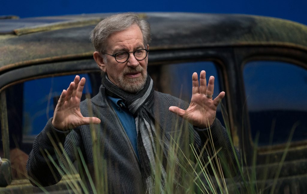 Photos Steven Spielberg Returns to Fantasy Fare with ‘The BFG’ Front