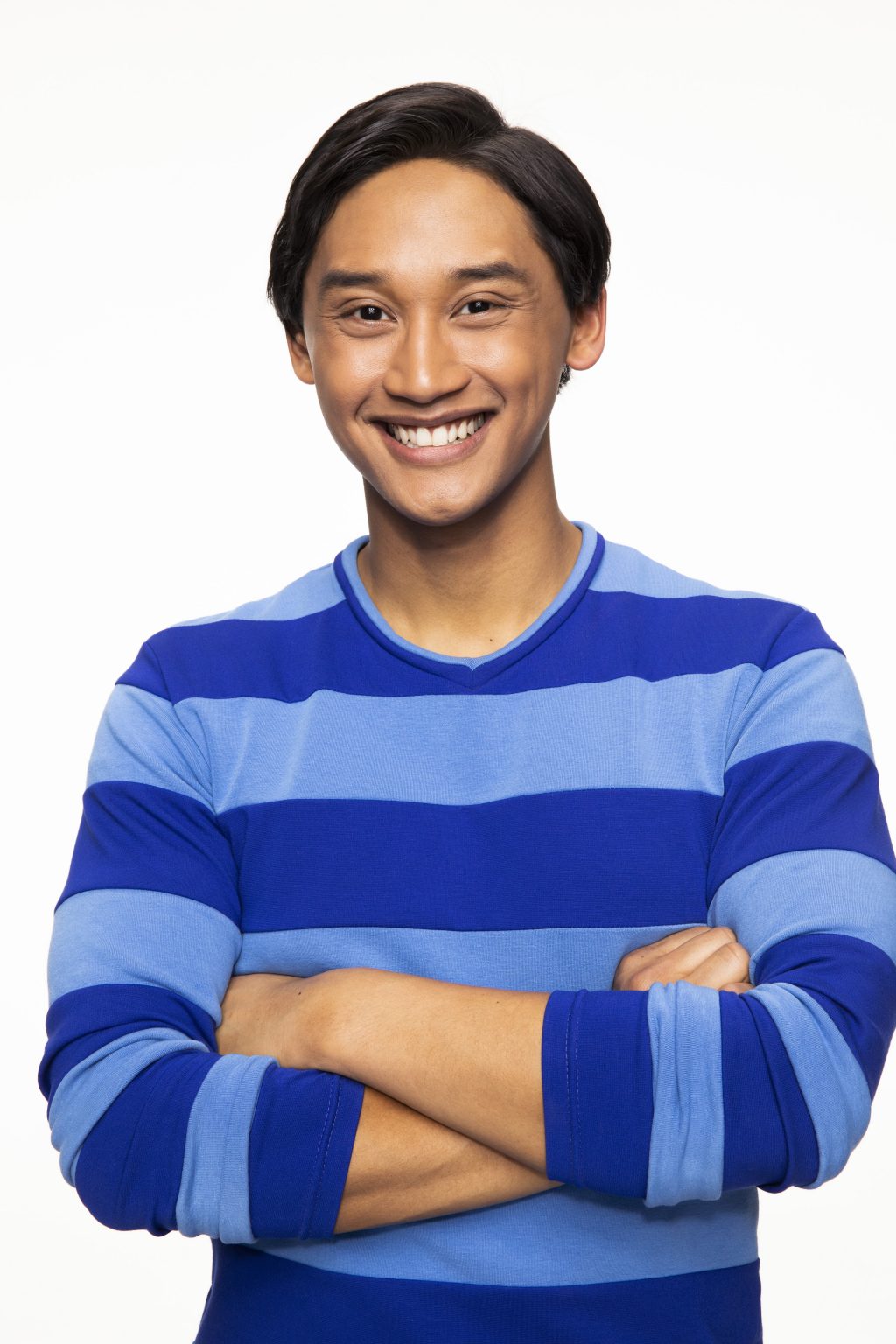Josh Dela Cruz hosts the new Nickelodeon show BLUE’S CLUES & YOU. 